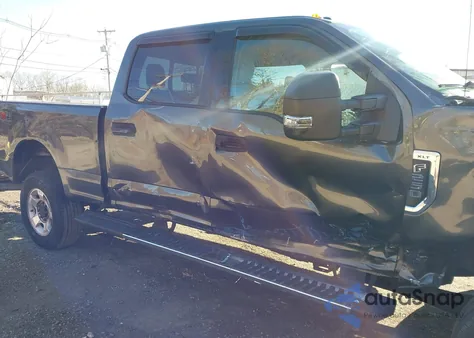 2018 Ford F-250 Xlt из США, поврежденный, VIN 1FT7W2B68JEB24628